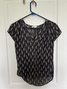 Black Giraffe Print V-Neck Short Sleeve Blouse